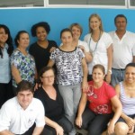 F-1301495246-Professora_com_a_turma_e_coordenadores_do_hospital